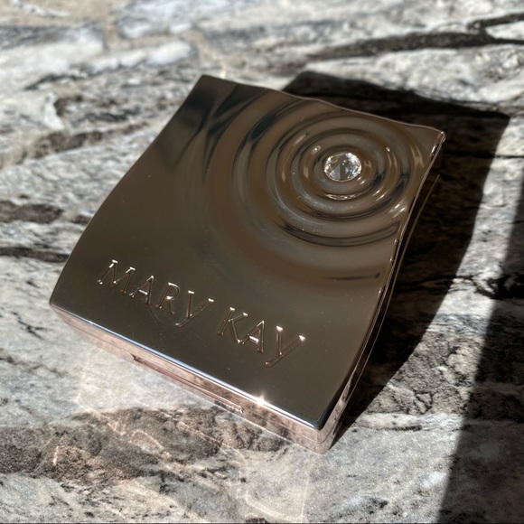 Rose Gold Limited Edition Mary Kay Magnetic Compact for Makeup